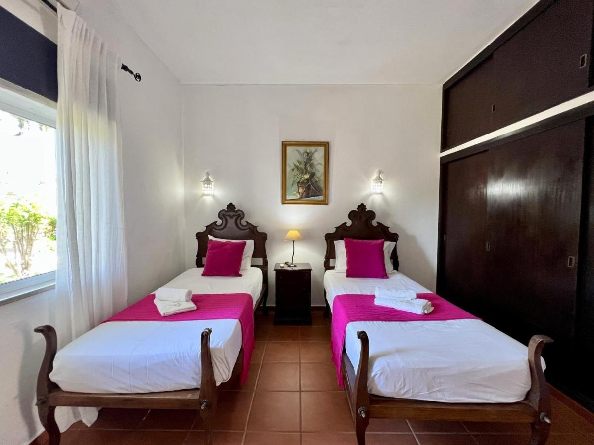 Armacao De Pera Twins 3 With Pool By Homing Apartamento Exterior foto