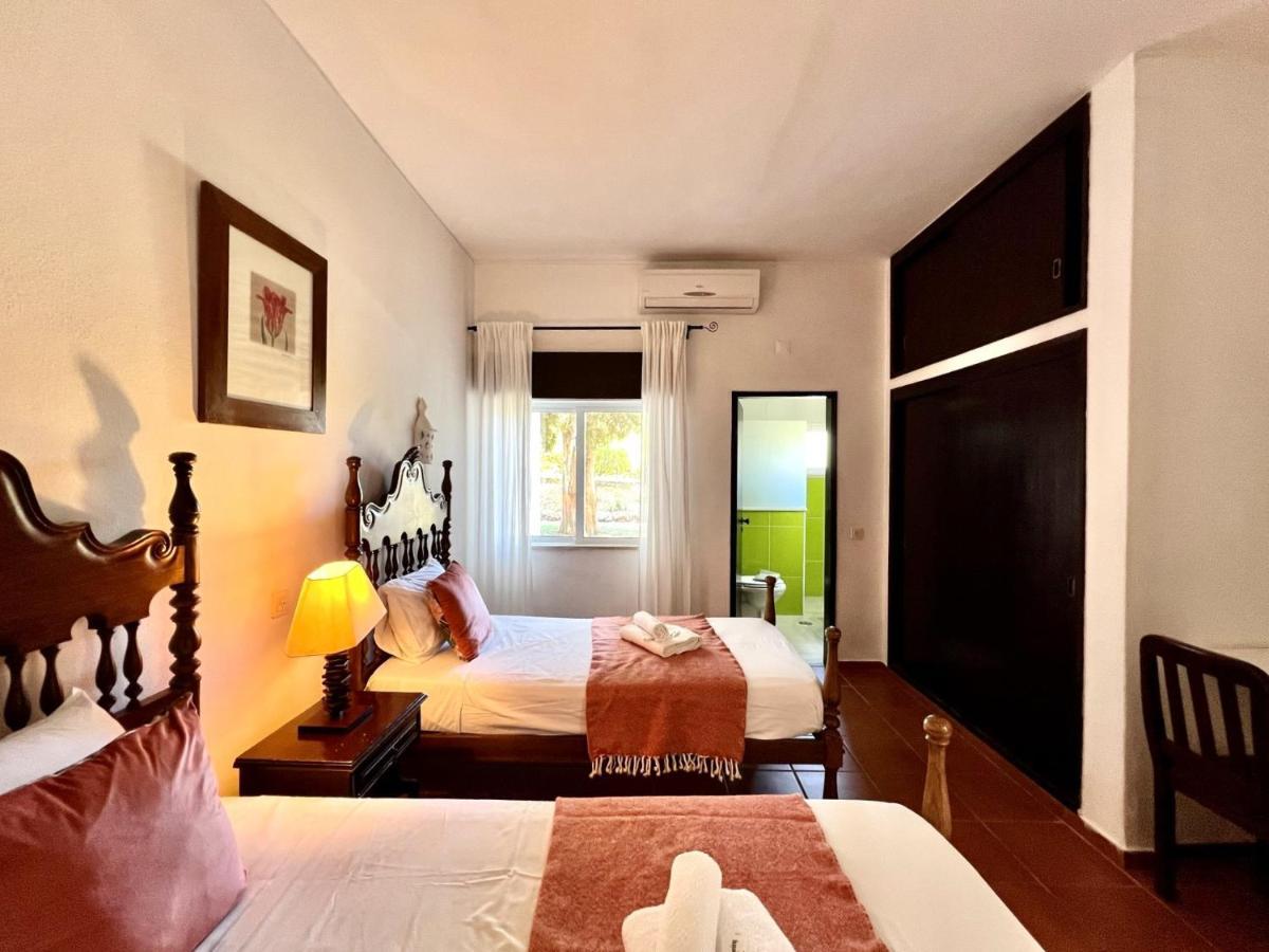 Armacao De Pera Twins 3 With Pool By Homing Apartamento Exterior foto