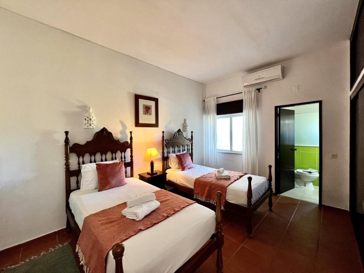 Armacao De Pera Twins 3 With Pool By Homing Apartamento Exterior foto